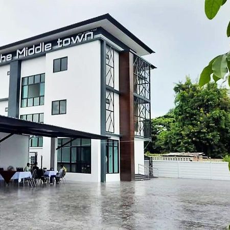 Hotel The Middle Town Sha Chiang Rai Exterior foto