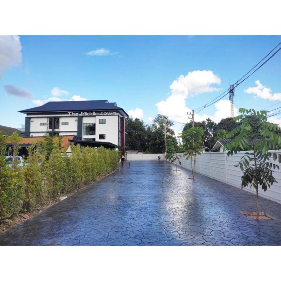 Hotel The Middle Town Sha Chiang Rai Exterior foto