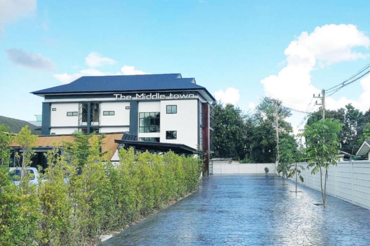 Hotel The Middle Town Sha Chiang Rai Exterior foto